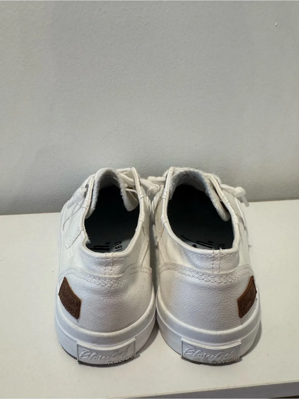 Blowfish Women's Low-Top White Canvas-Style Lace-Up Sneakers